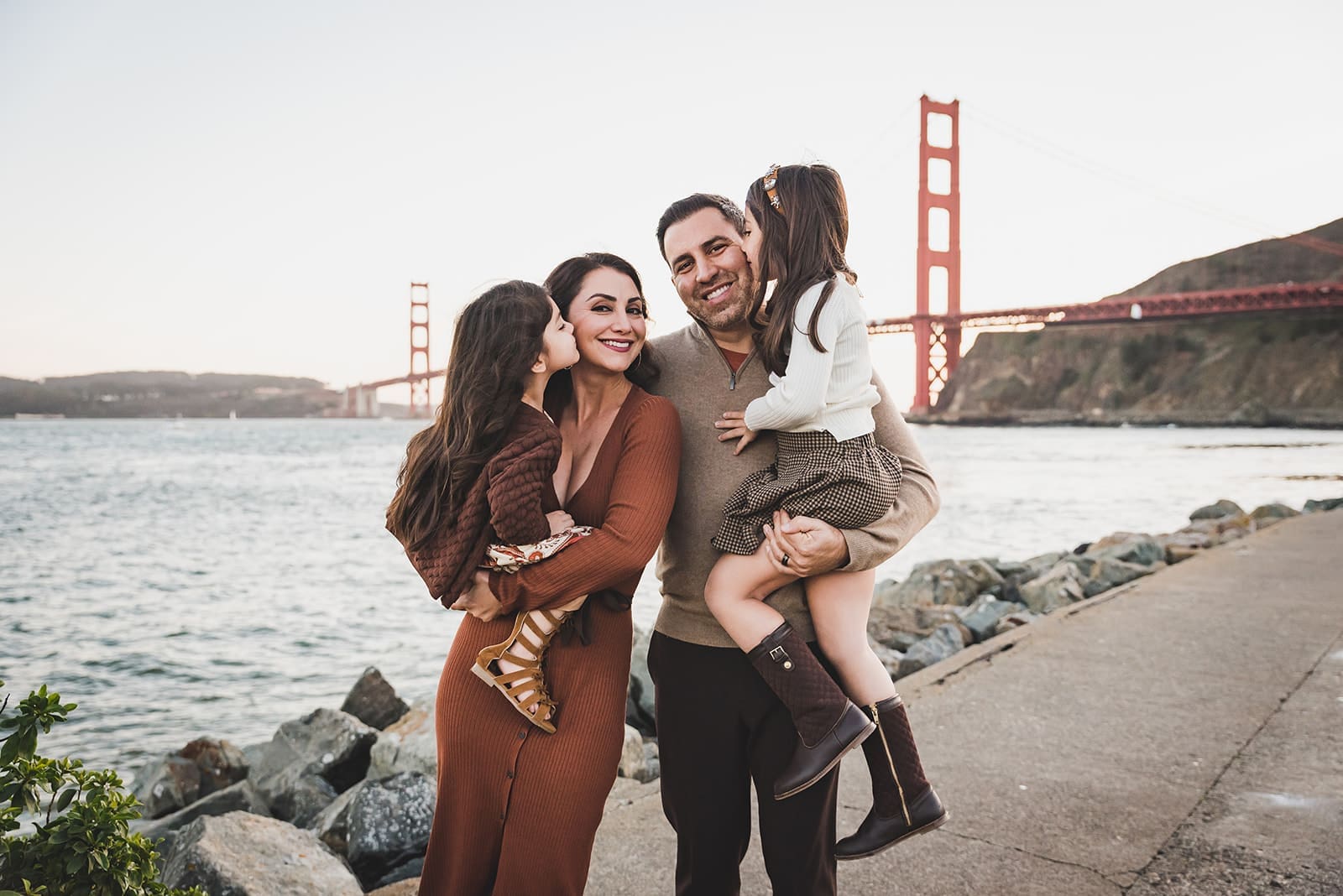 Looking for the best Bay Area family photo locations? Explore top San Francisco and Marin photoshoot spots, from coastal views to gardens, with tips for planning your session.